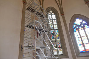 Malerischer Spiegel am Tabernakel in St. Crescentius (Foto: Karl-Franz Thiede)